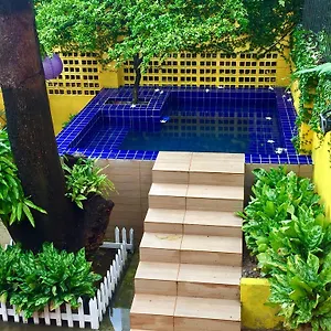  Hostal Cosmopolitan